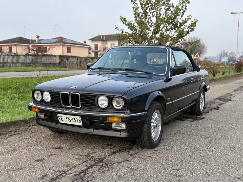 Image 16/27 de BMW 320i (1989)