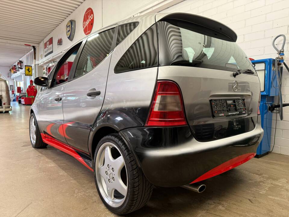 Image 17/21 of Mercedes-Benz A 160 "F1 Häkkinen Edition" (1998)