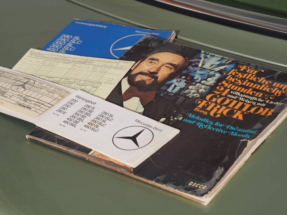 Image 38/66 of Mercedes-Benz 450 SLC (1977)
