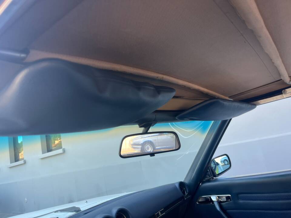 Image 16/26 of Mercedes-Benz 350 SL (1974)