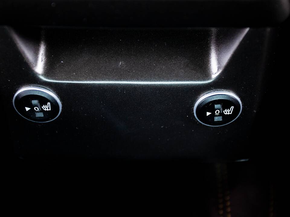 Image 26/42 of Toyota Land Cruiser FJ 62 (1985)