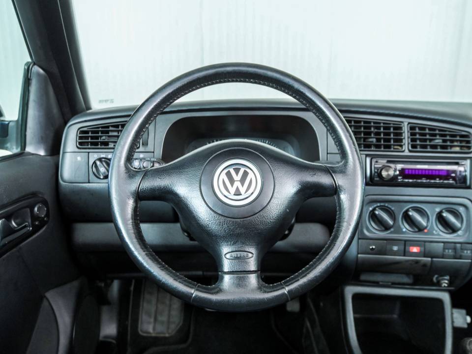 Imagen 8/50 de Volkswagen Golf IV Cabrio 1.8 (2001)
