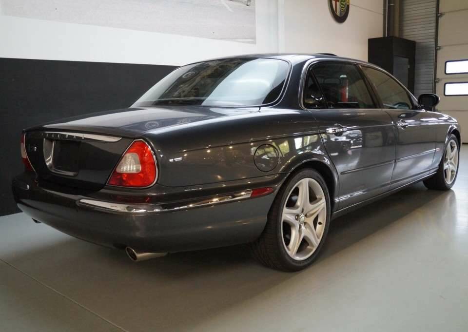 Image 40/50 of Jaguar XJ 8 4.2 (2005)