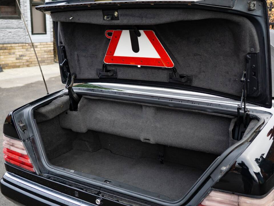 Bild 42/42 von Mercedes-Benz E 320 (1995)