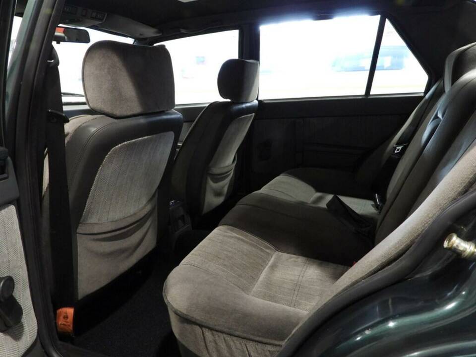 Bild 10/14 von Alfa Romeo 75 1.6 (1991)