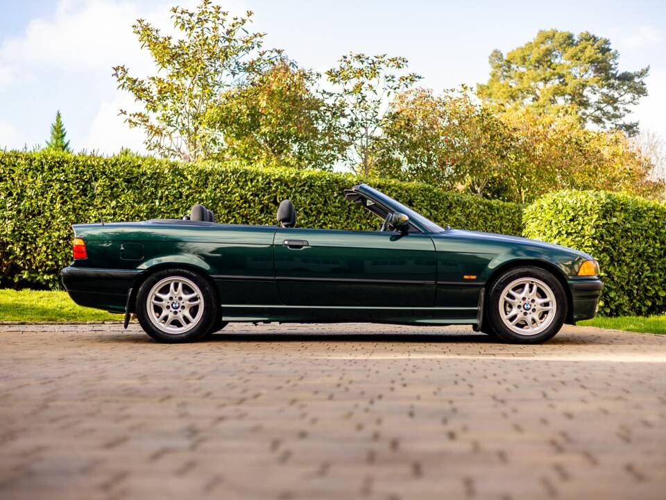 Image 21/49 of BMW 328i (1998)