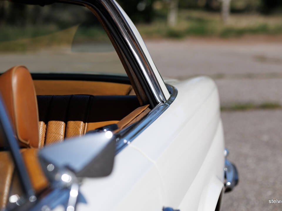 Image 21/38 of Mercedes-Benz 280 SE 3,5 (1970)