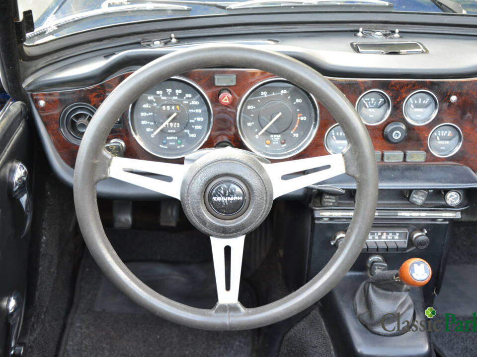 Image 33/50 of Triumph TR 6 (1975)