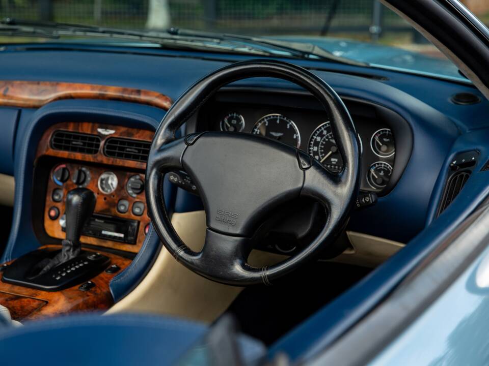 Immagine 41/46 di Aston Martin DB 7 Vantage Volante (2000)