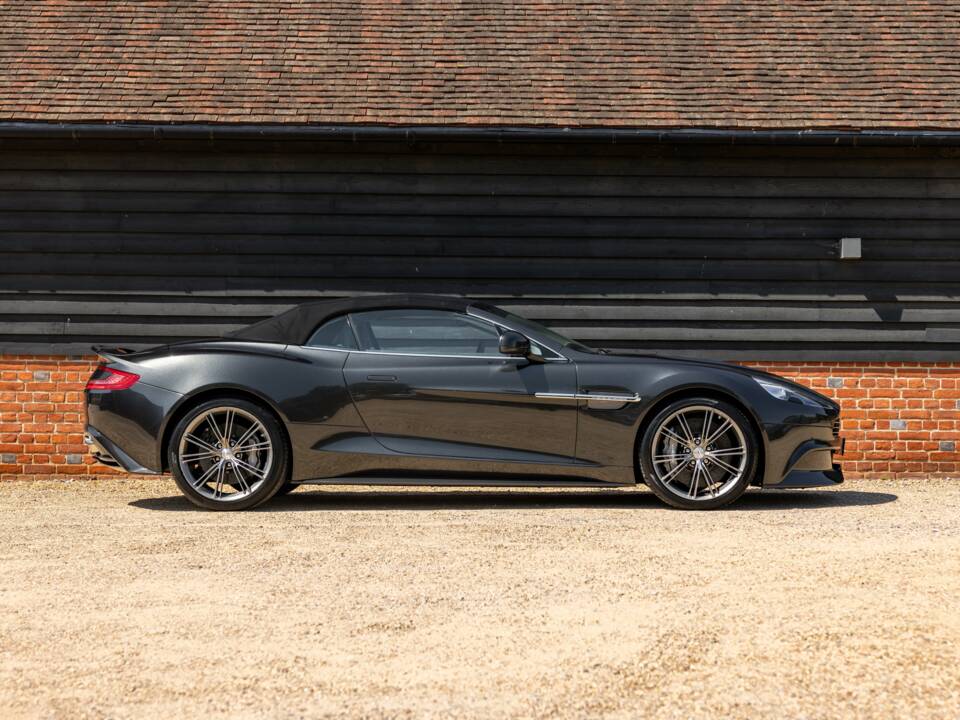 Imagen 3/57 de Aston Martin Vanquish Volante (2015)