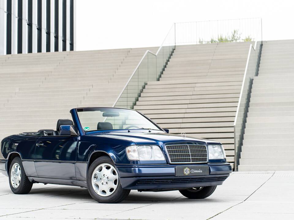 Image 11/45 of Mercedes-Benz E 220 (1995)