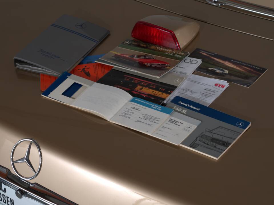Image 32/47 de Mercedes-Benz 560 SL (1987)