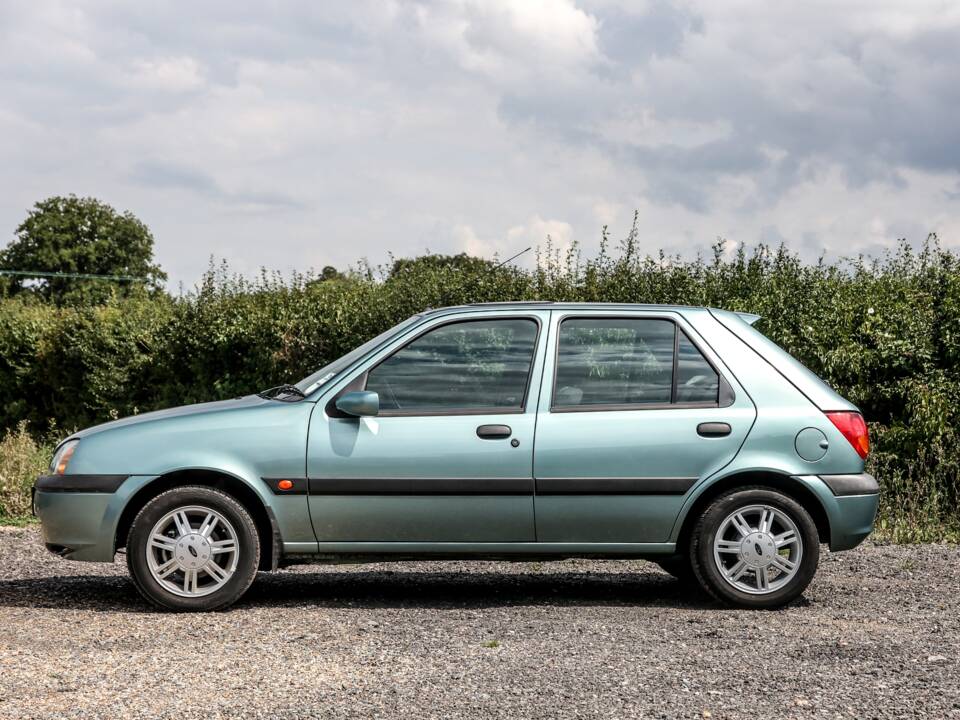 Bild 2/26 von Ford Fiesta 1.25i (2000)