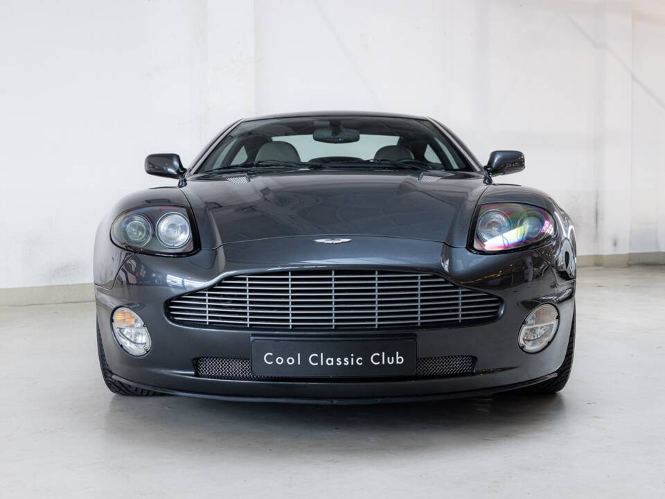 Image 2/31 de Aston Martin V12 Vanquish (2004)