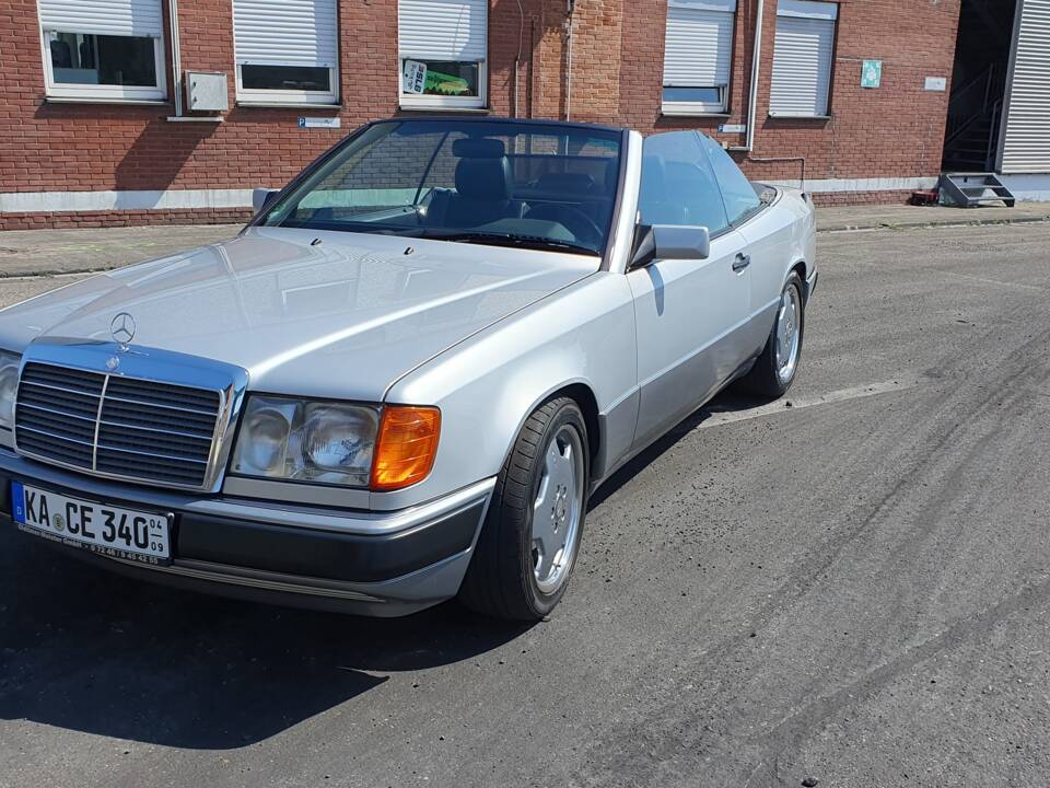 Imagen 29/94 de Mercedes-Benz 300 CE-24 3.4 AMG (1992)