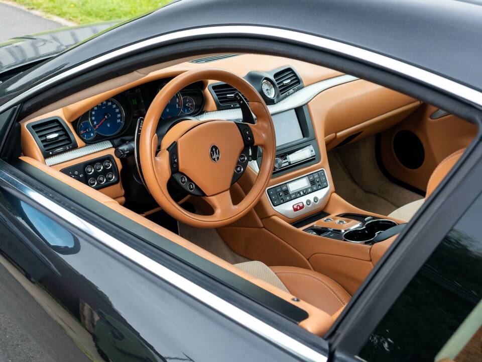 Bild 20/37 von Maserati GranTurismo S (2010)
