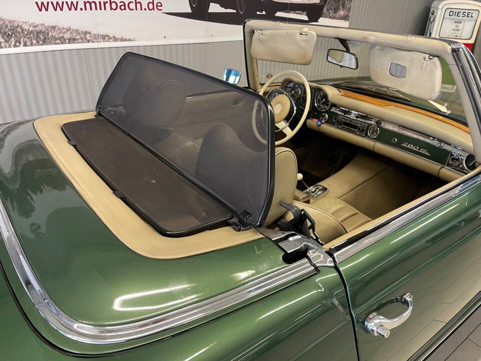 Image 12/22 of Mercedes-Benz 280 SL (1970)
