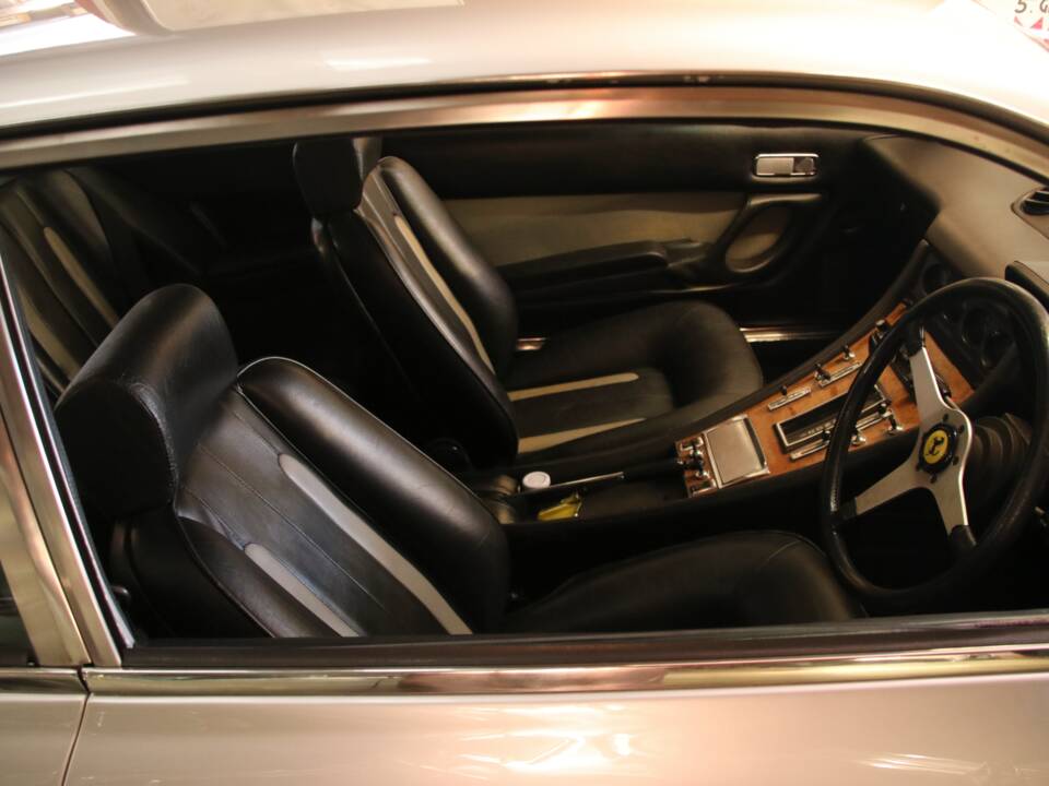 Immagine 19/34 di Ferrari 400 GT/4 2+2 (1977)