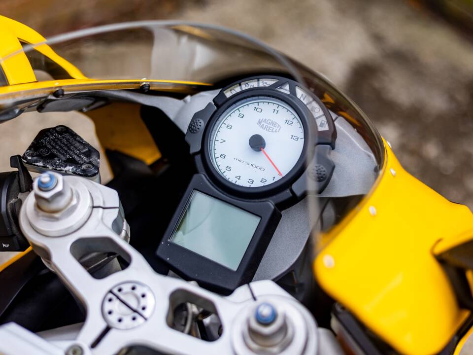 Immagine 15/30 di Ducati DUMMY (2004)