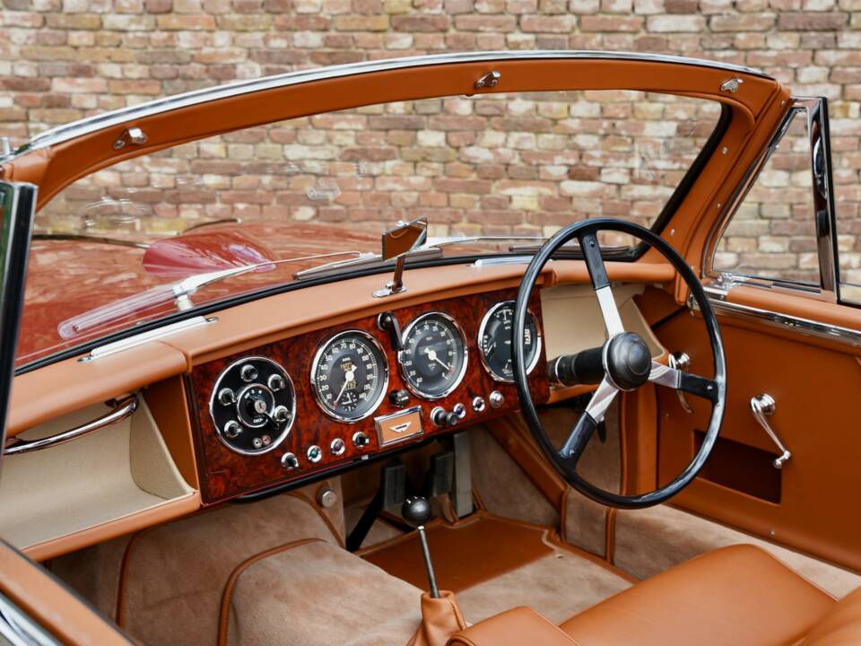 Imagen 27/50 de Aston Martin DB 2/4 Mk II DHC (1955)