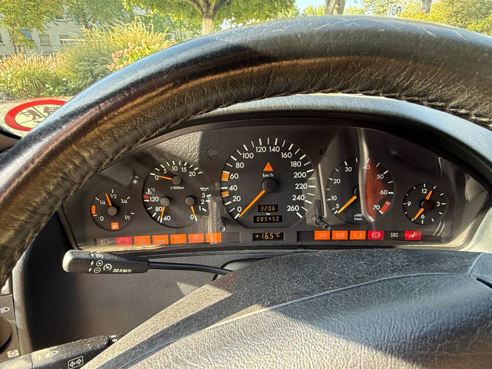 Image 14/29 de Mercedes-Benz SL 280 (1996)