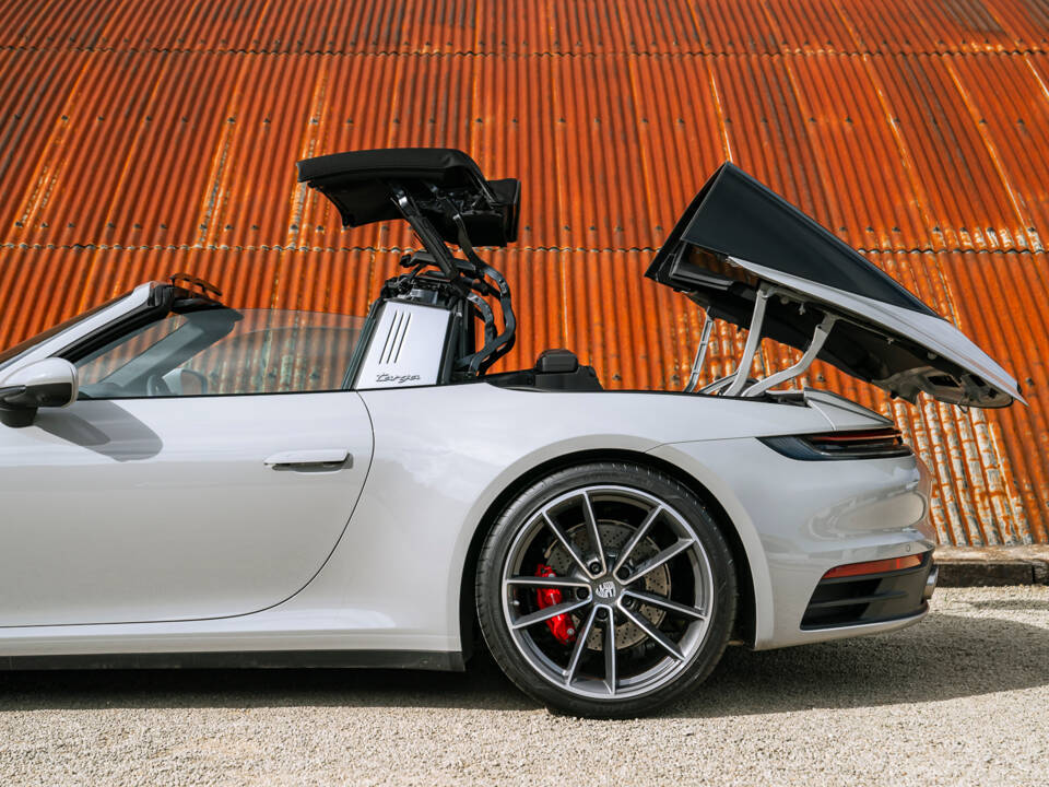 Immagine 28/33 di Porsche 911 Targa 4S (2021)