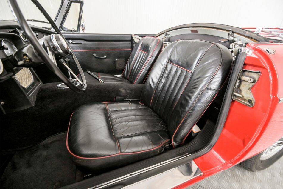 Imagen 57/82 de MG MGB (1967)
