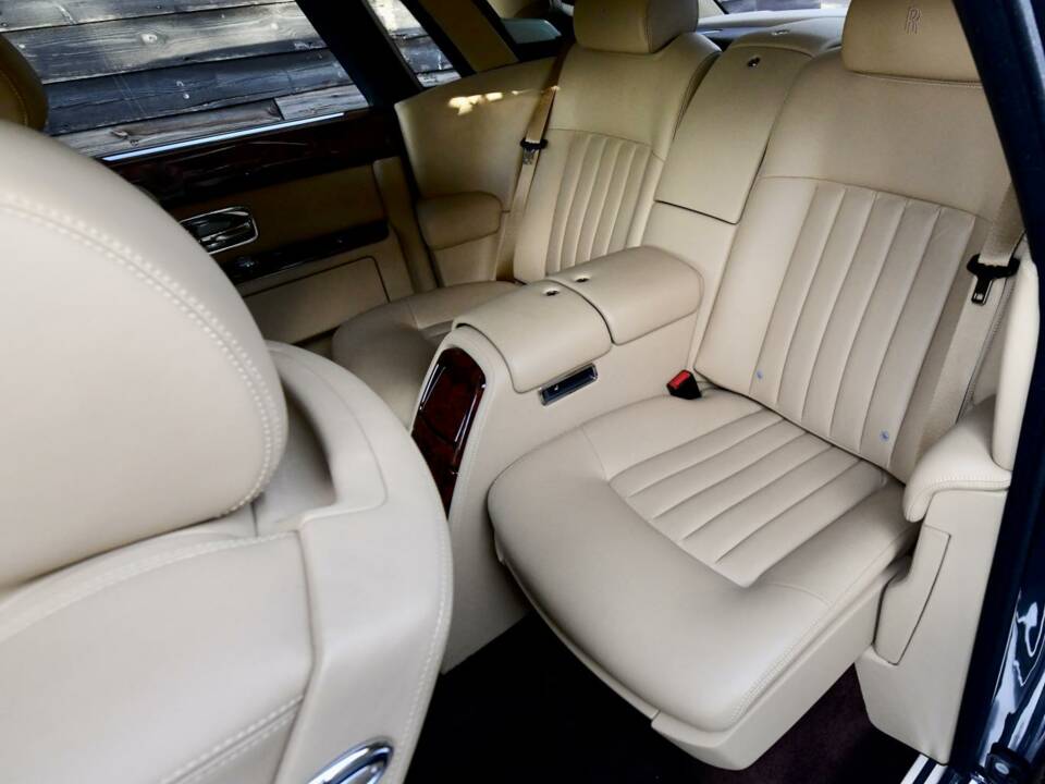 Image 38/50 of Rolls-Royce Phantom VII (2010)