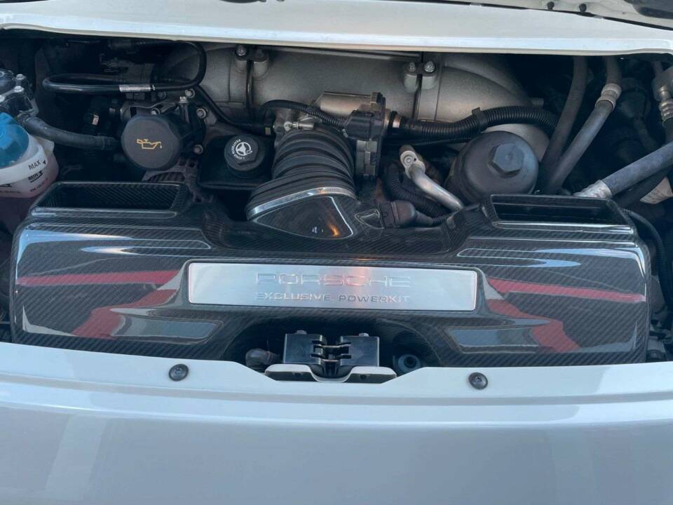 Image 19/20 of Porsche 911 Carrera 4 GTS (2011)