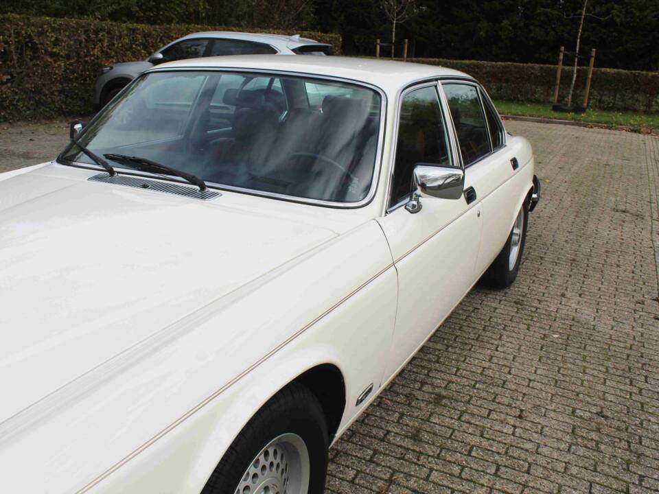 Bild 19/68 von Jaguar XJ 6 4.2 (1985)