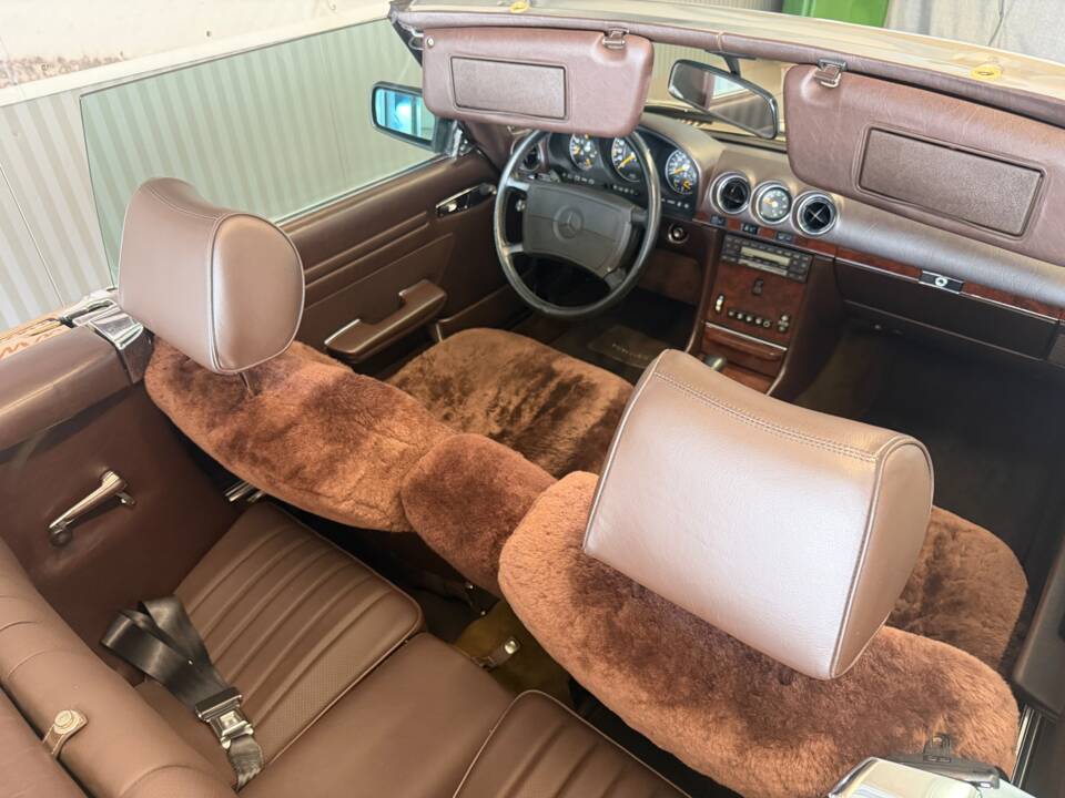 Image 18/18 of Mercedes-Benz 560 SL (1986)