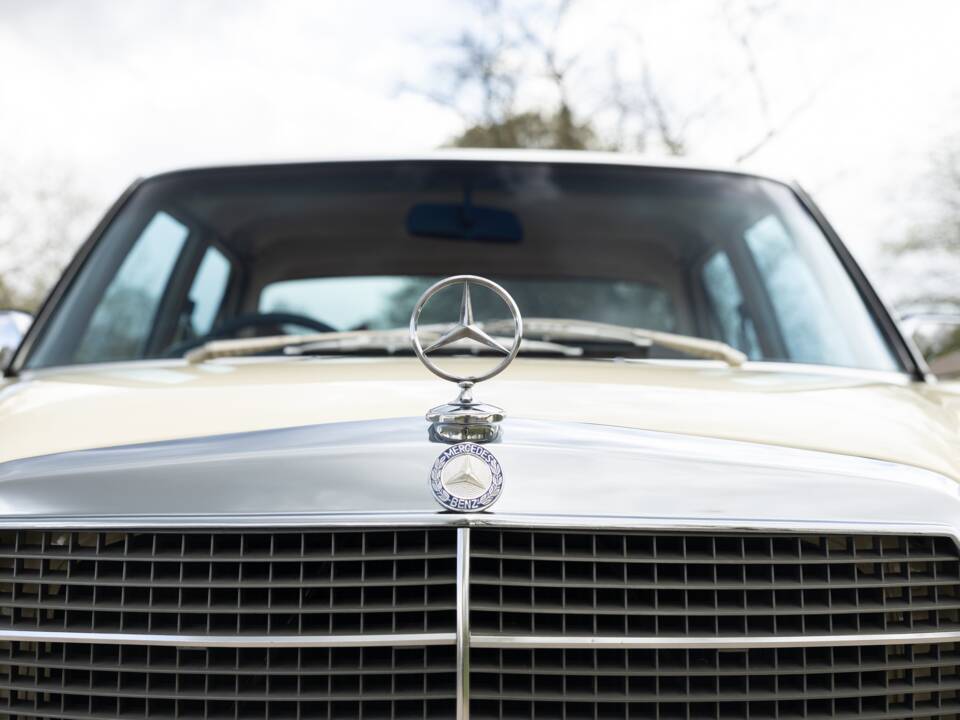 Imagen 40/40 de Mercedes-Benz 230/4 (1976)