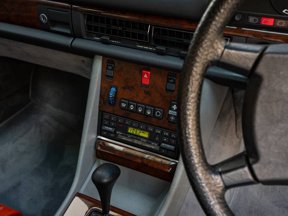 Obraz 14/50 pojazdu Mercedes-Benz 500 SEL (1984)
