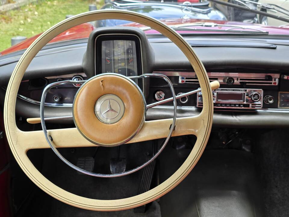 Image 19/21 of Mercedes-Benz 200 D (1968)