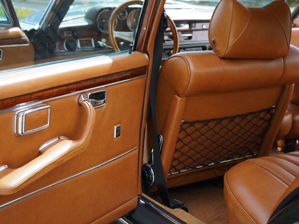 Image 15/39 of Mercedes-Benz 300 SEL 6.3 (1970)