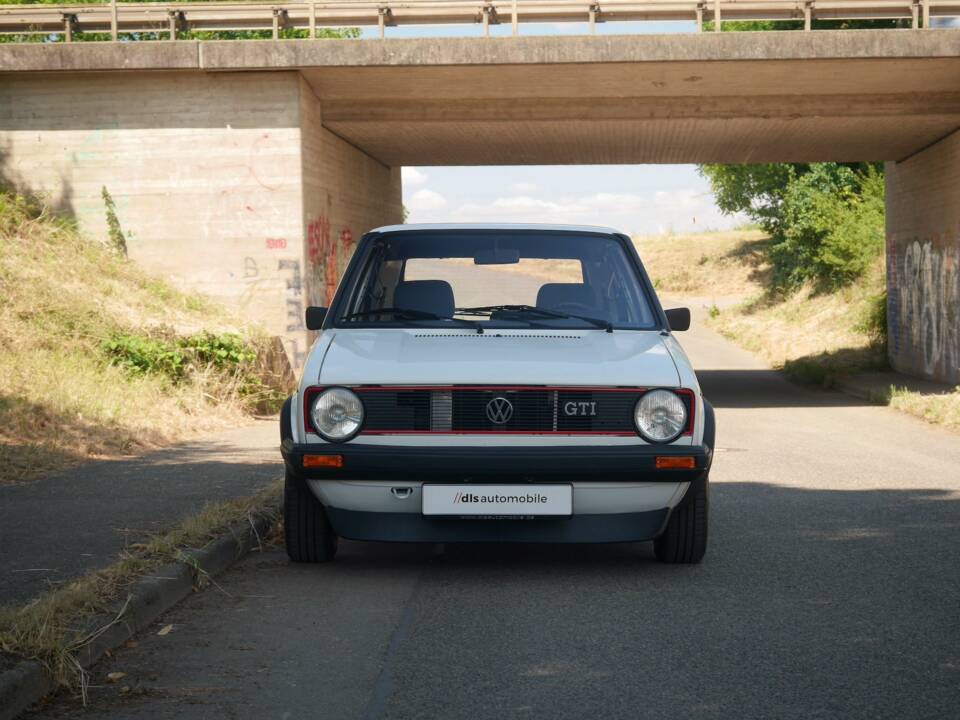 Image 2/35 of Volkswagen Golf Mk I GTI 1.6 (1980)