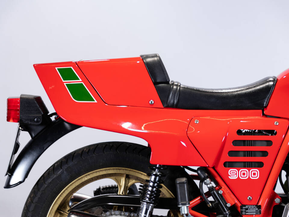 Immagine 16/50 di Ducati DUMMY (1984)