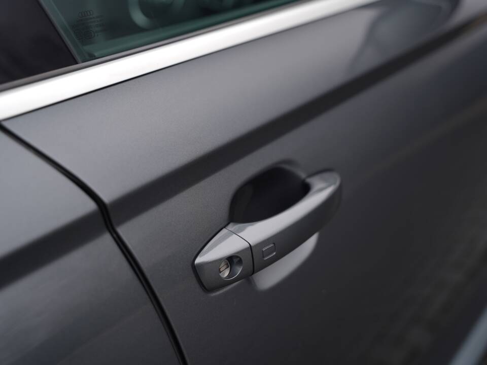 Immagine 36/50 di Audi RS6 Avant (2015)