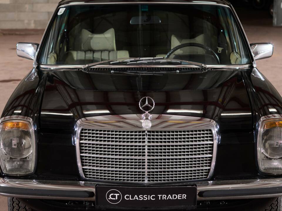 Image 47/64 of Mercedes-Benz 230/6 LWB (1976)