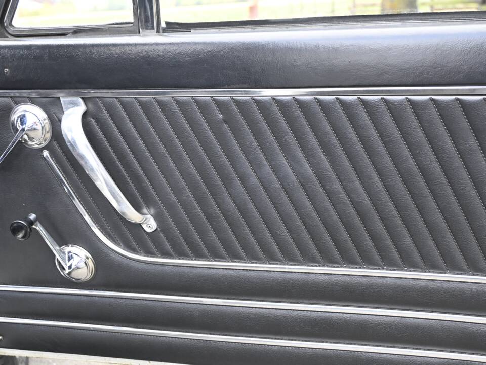Image 35/66 of Alfa Romeo 1750 Spider Veloce (1968)