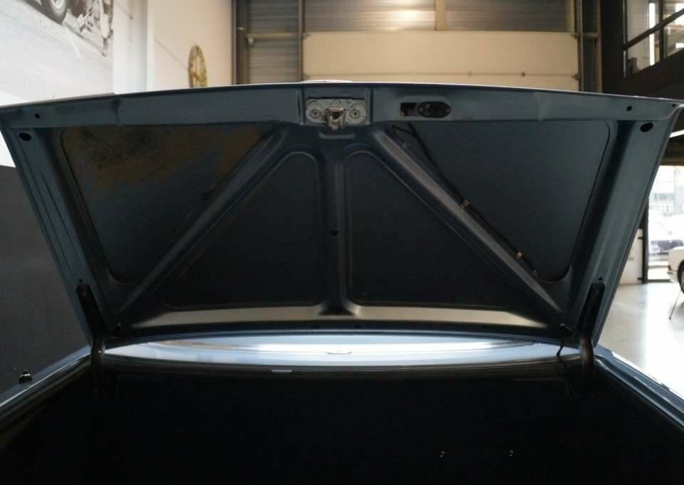 Image 37/41 of Mercedes-Benz 500 SL (1986)