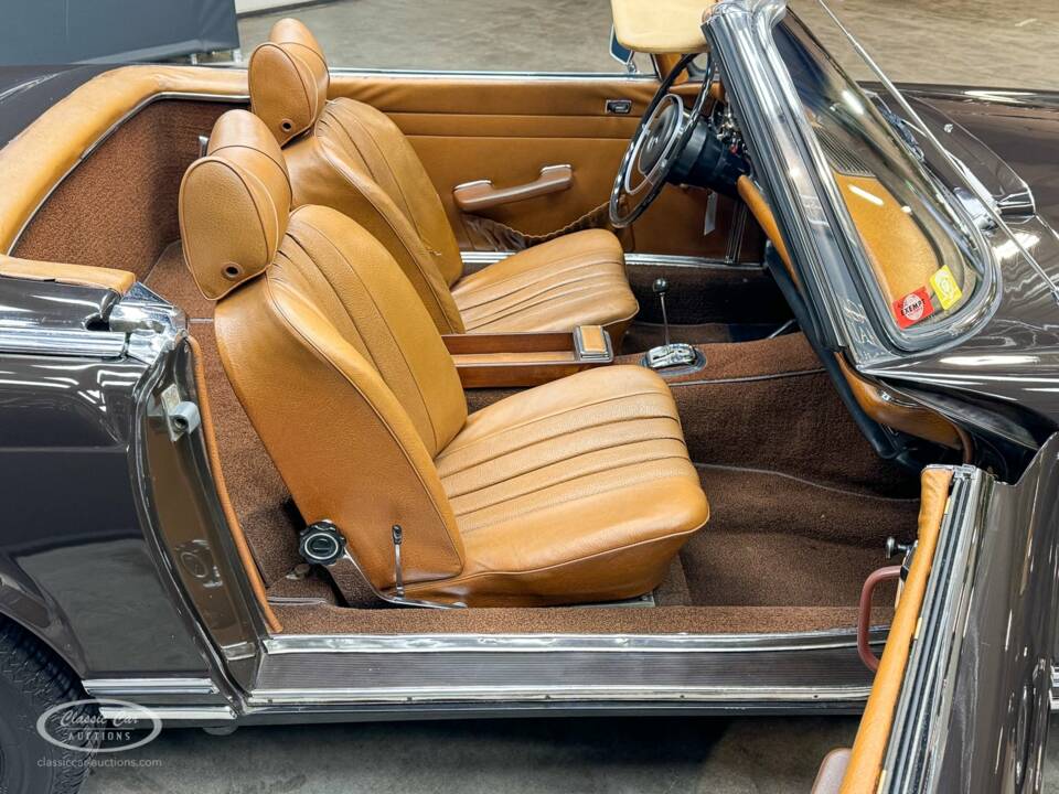 Image 30/38 of Mercedes-Benz 280 SL (1968)