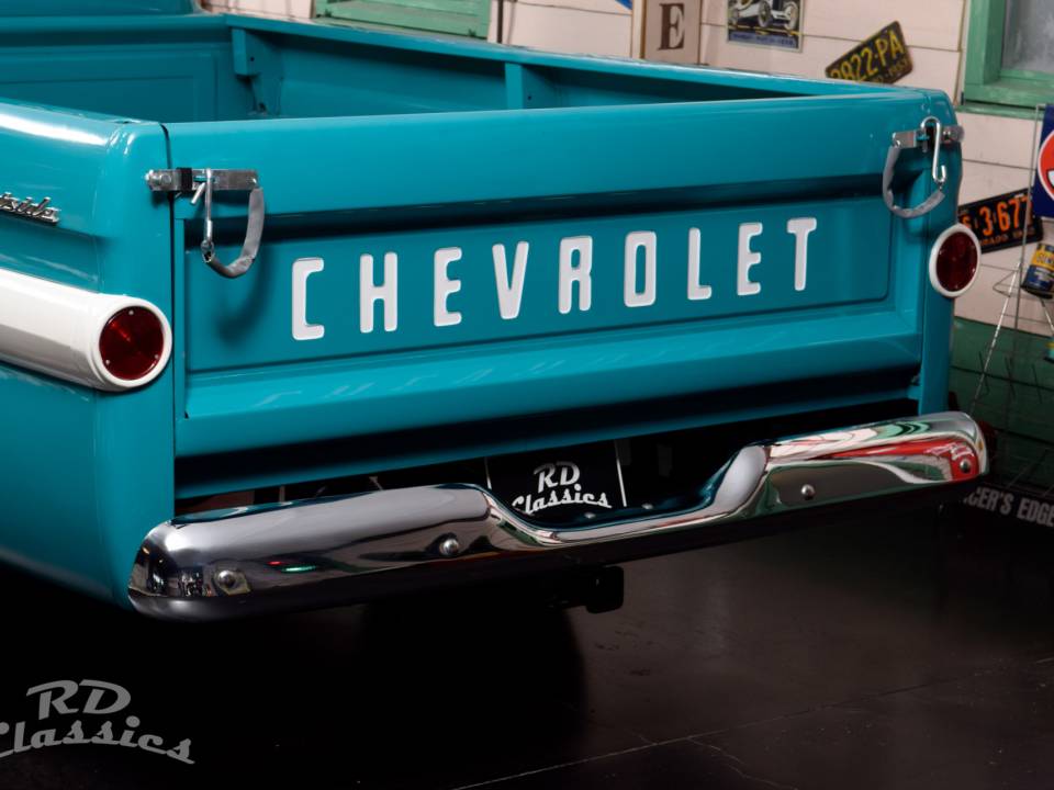 Image 42/50 of Chevrolet Apache Panel (1958)