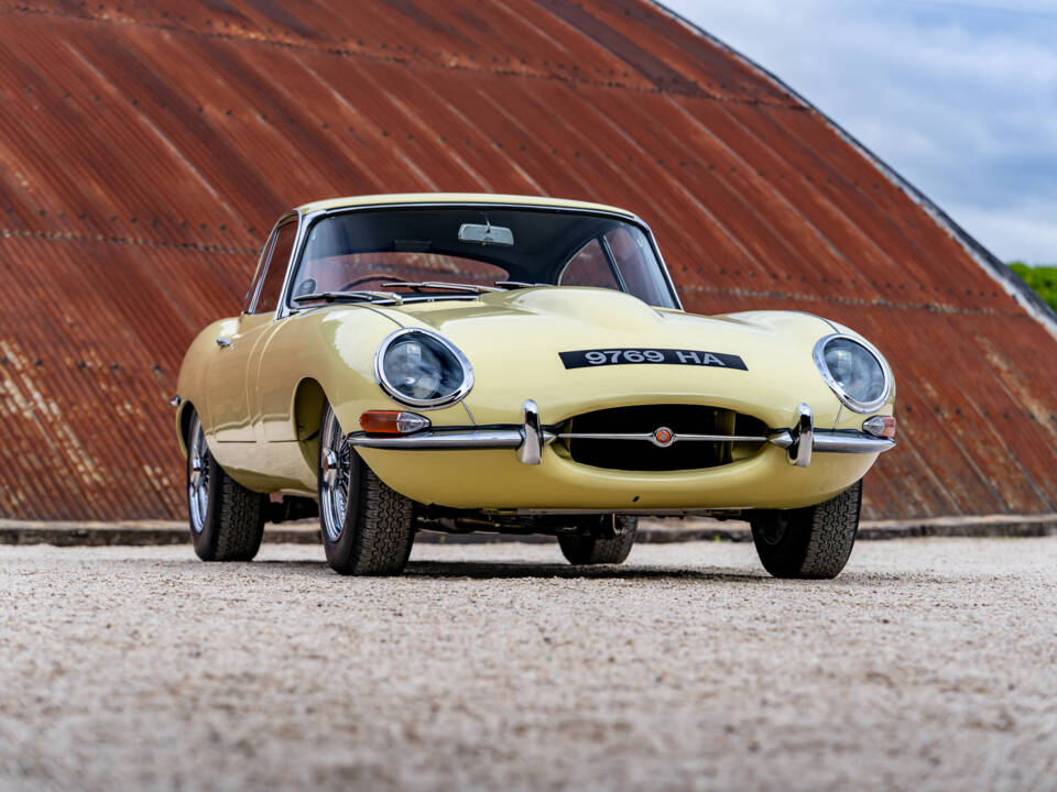 Image 6/38 of Jaguar Type E 3.8 (1963)