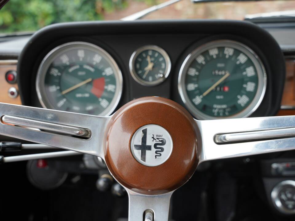 Bild 16/50 von Alfa Romeo Giulia 1300 TI (1972)