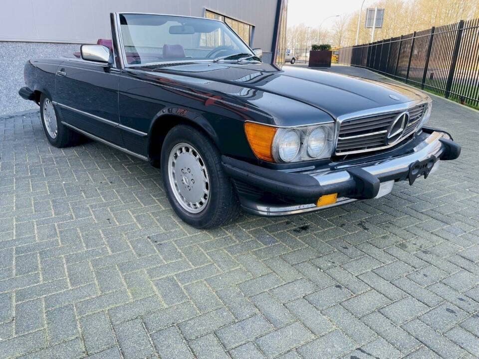 Afbeelding 7/32 van Mercedes-Benz 560 SL (1987)