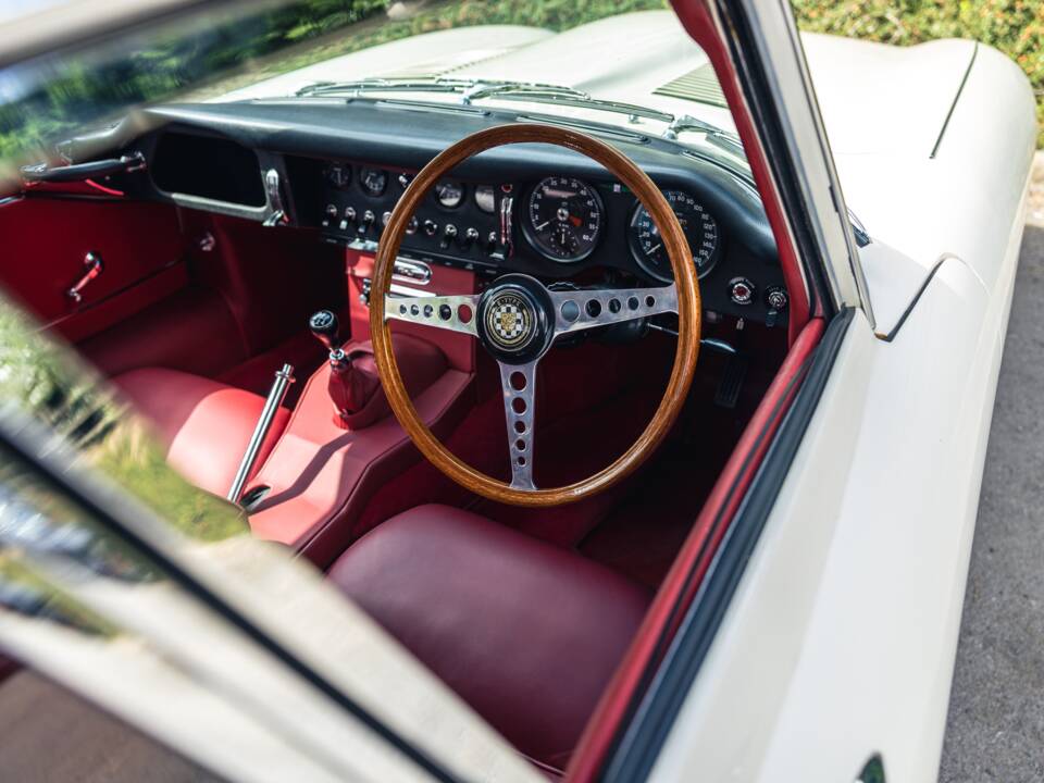 Image 35/50 de Jaguar Type E 3.8 (1963)
