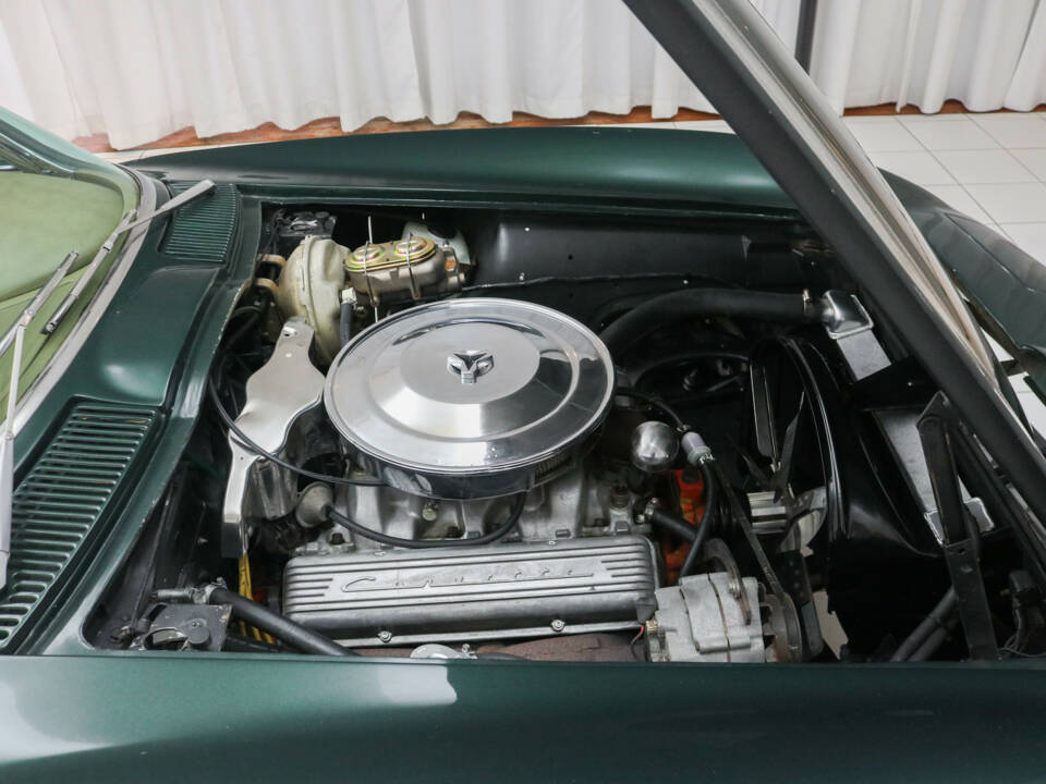 Image 12/17 of Chevrolet Corvette Sting Ray Convertible (1966)