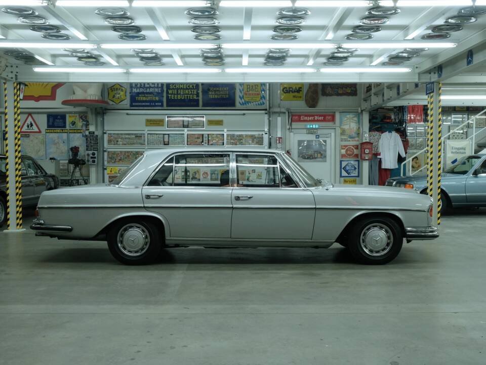 Image 14/50 of Mercedes-Benz 300 SEL 3.5 (1972)