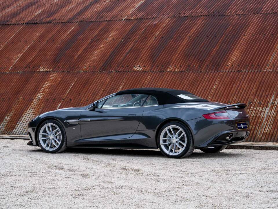 Image 2/35 of Aston Martin Vanquish (2017)